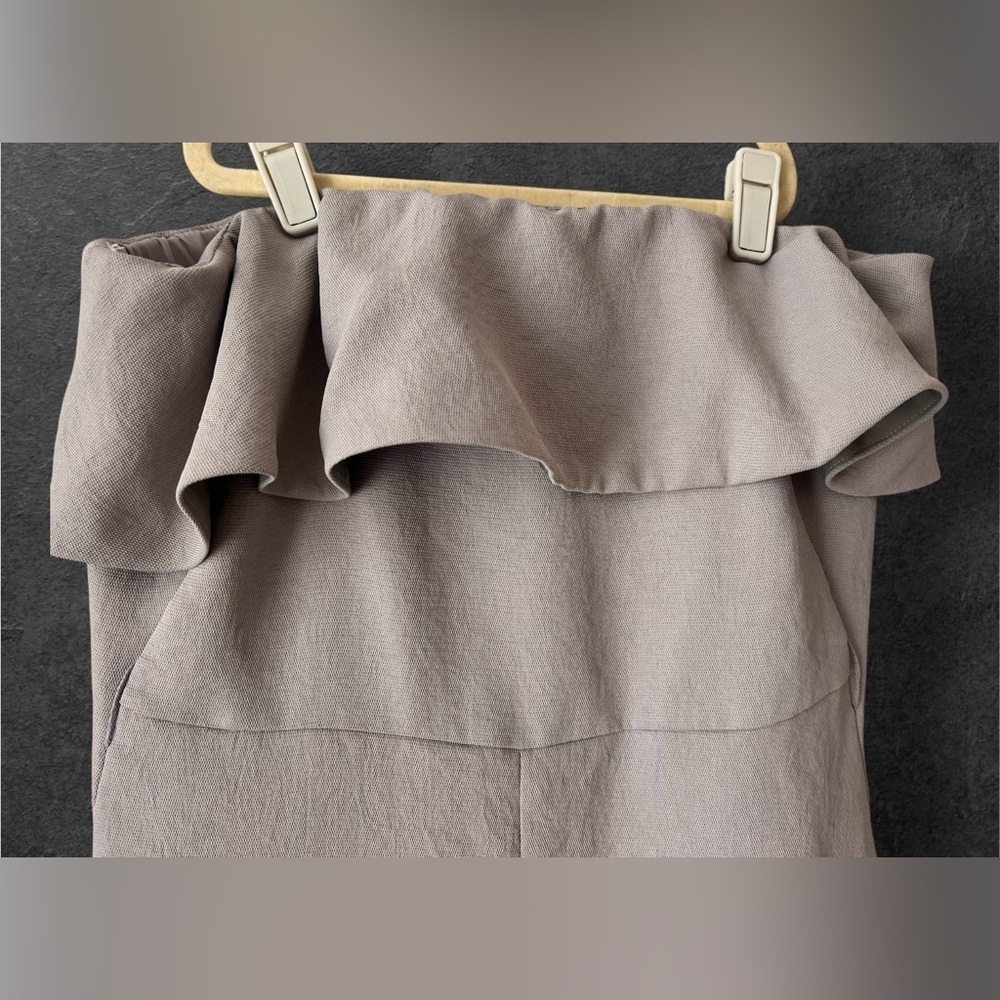 Aritzia Babaton Concrete Beton Gray Strapless Flutter Ruffle Jumpsuit Size 8 - Picture 3 of 12